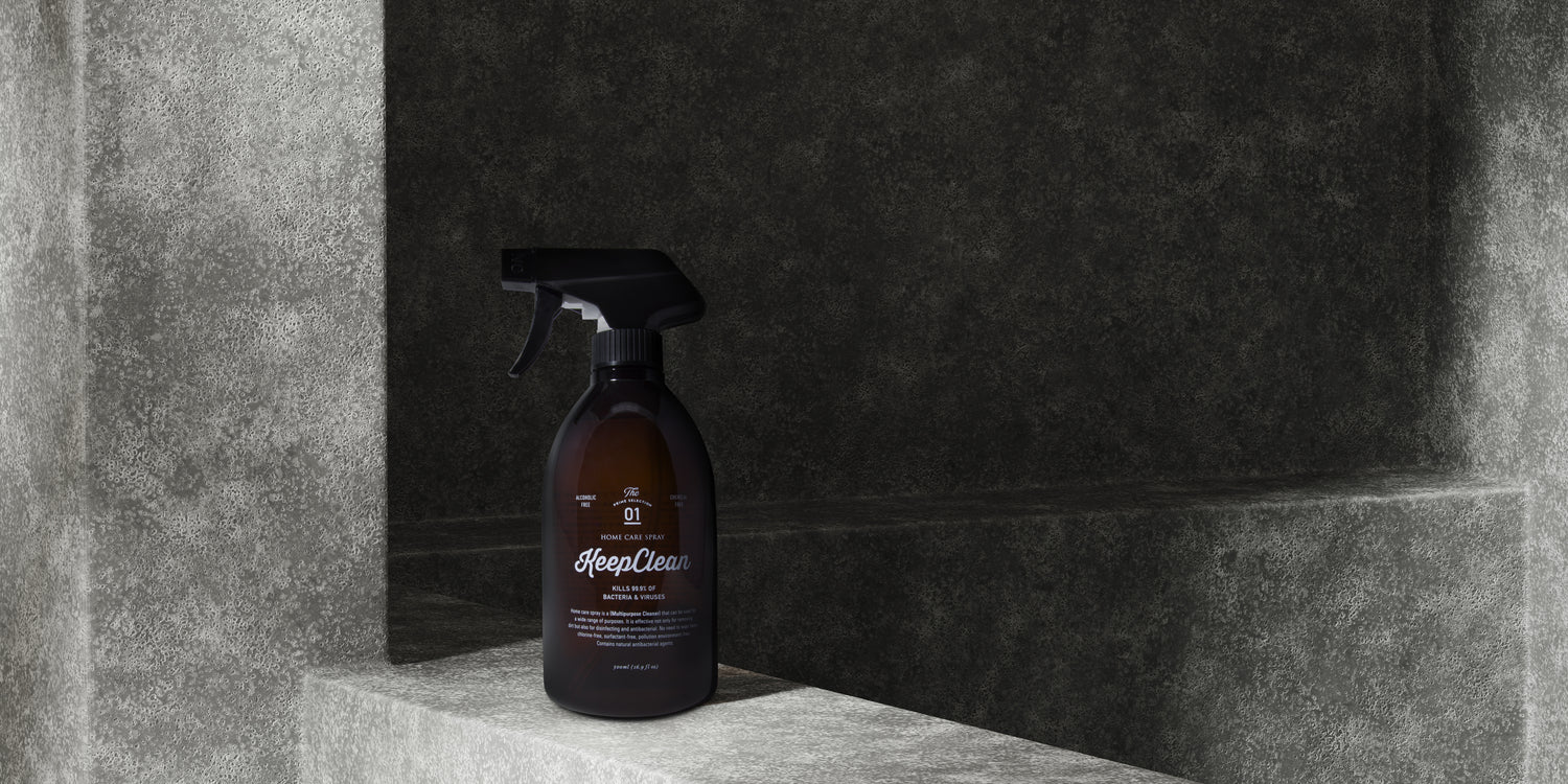 【除菌の一歩先へ、抗菌できるマルチクリーナー】KeepCleanホームケアスプレーの特徴は、汚れを落としながら除菌と消臭、さらに抗菌までを行うこと。毎日の生活にこれ一本でさまざまな場所の汚れ落とし・除菌・消臭・抗菌ができ、暮らしの清潔を保ちます。使い続けることで抗菌効果が高まり、ますます清潔・快適な毎日をお過ごしいただけます。デザイン おしゃれ オシャレ インテリア 除菌スプレー 抗菌スプレー アルカリ電解水 高級感 イソップ プレゼント かっこいい ペット消臭 クリーナー キールズ 消臭 ライフスタイル